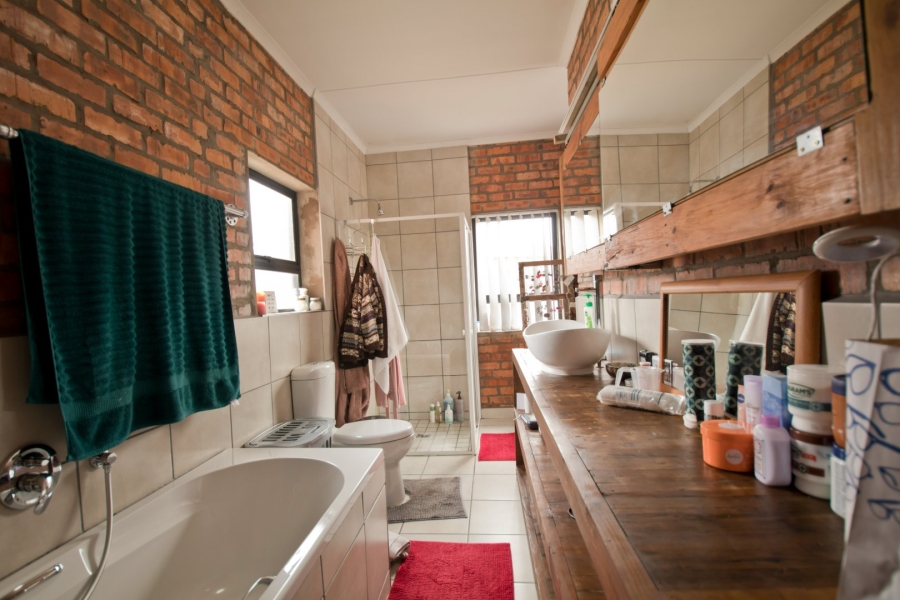 4 Bedroom Property for Sale in Fraaiuitsig Western Cape